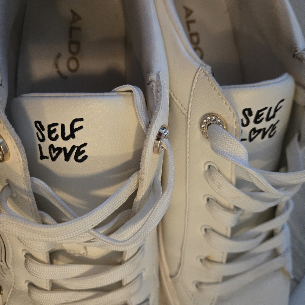 Shoes - Picture 5 of 6
